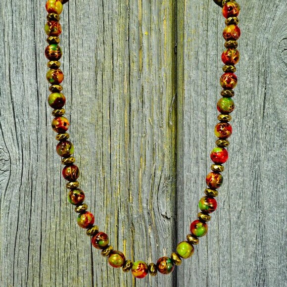 Red and green multi color glass bead necklace mixed with burnished gold beads - Picture 9 of 12